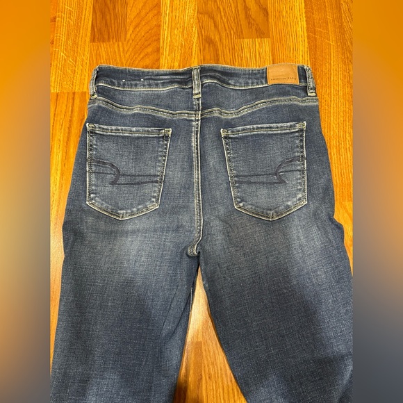 Women’s American Eagle Outfitters Super High-Rise Jegging - Picture 2 of 4